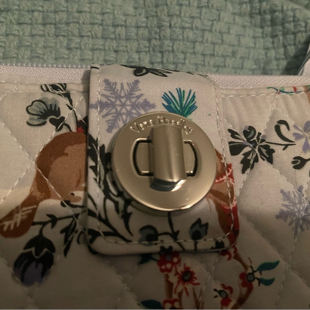 VERA BRADLEY TURNLOCK WALLET IN MERRY MISCHEIF DEERS, NWT - Picture 2 of 8
